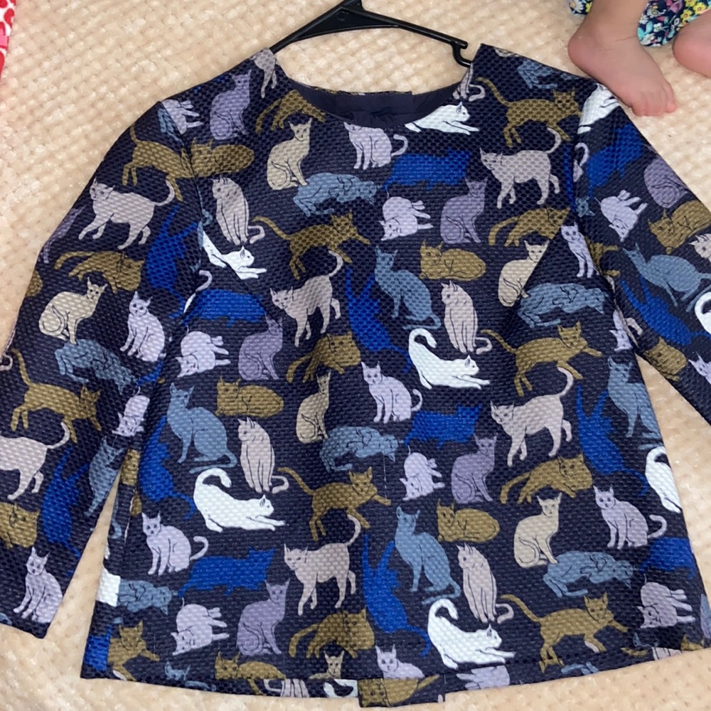 Super cute H&M cat shirt.